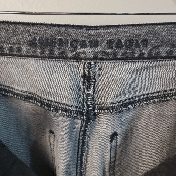 American Eagle EUC Gray Wash 100% COTTON Distressed High Rise Mom Jeans SIZE 10 - Picture 9 of 11